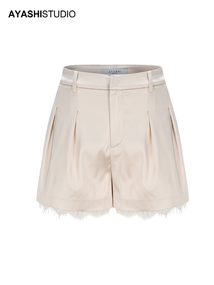 Cream Acetic acid splicing lace pleated shorts