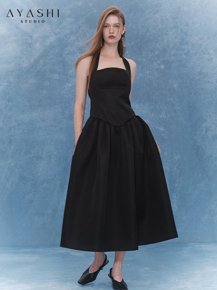 Long black neck big silhouette dress