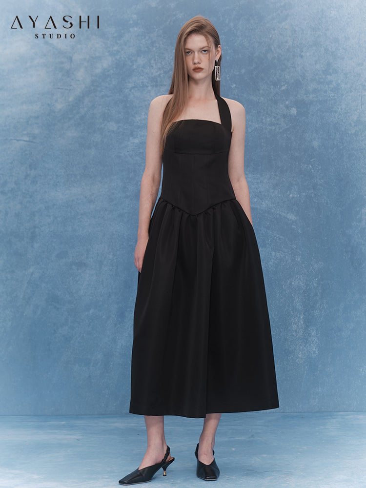 Long black neck big silhouette dress