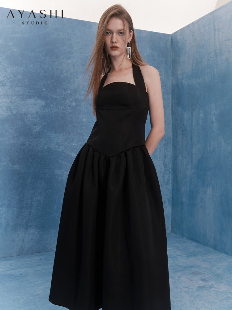 Long black neck big silhouette dress